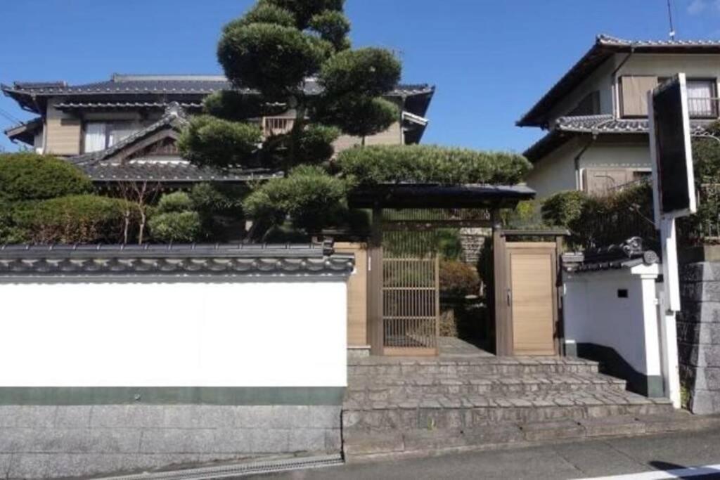 太宰苑 - Dazaien Traditional Japanese Houses ดาไซฟุ ภายนอก รูปภาพ